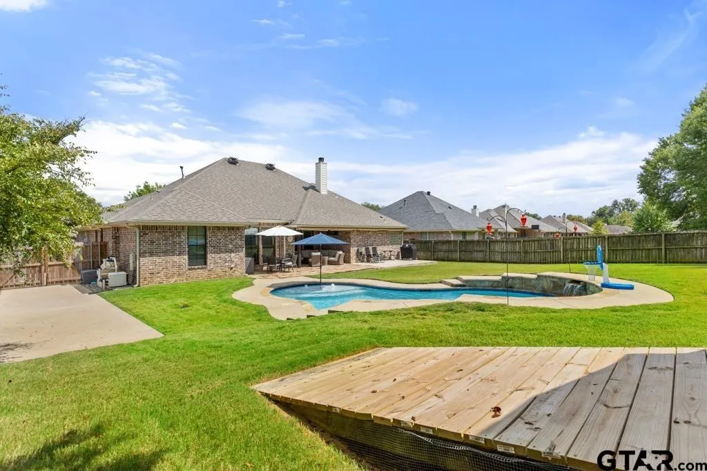 Single Family Residence For Sale in Smith County , 19551 Sandhill Lane, Flint, Texas 75762, 5 Bedroom, 3 Bathroom, 2 Garage spaces, 2,733 Sqft, built in 2013, mls#21202908, Real Estate Agent in Flint, Homes For Sale in Smith county, Homes For Sale in Flint, Realtor in Flint Texas, Real Estate Brokerage Independent Realty Texas, Luminita Cordes Realtor