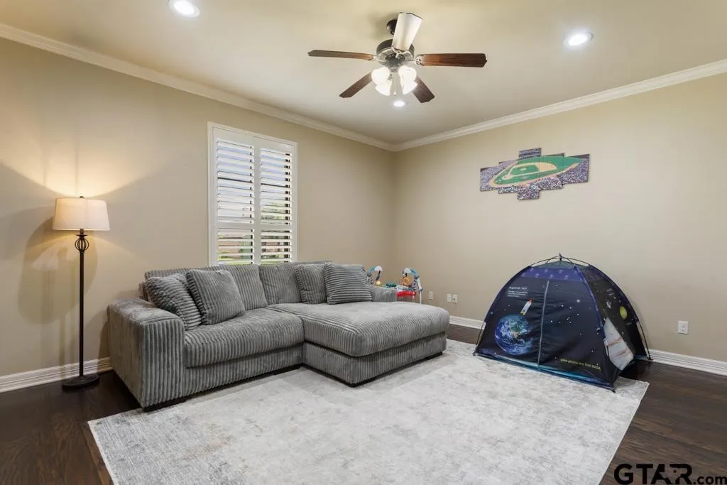Single Family Residence For Sale in Smith County , 19551 Sandhill Lane, Flint, Texas 75762, 5 Bedroom, 3 Bathroom, 2 Garage spaces, 2,733 Sqft, built in 2013, mls#21202908, Real Estate Agent in Flint, Homes For Sale in Smith county, Homes For Sale in Flint, Realtor in Flint Texas, Real Estate Brokerage Independent Realty Texas, Luminita Cordes Realtor