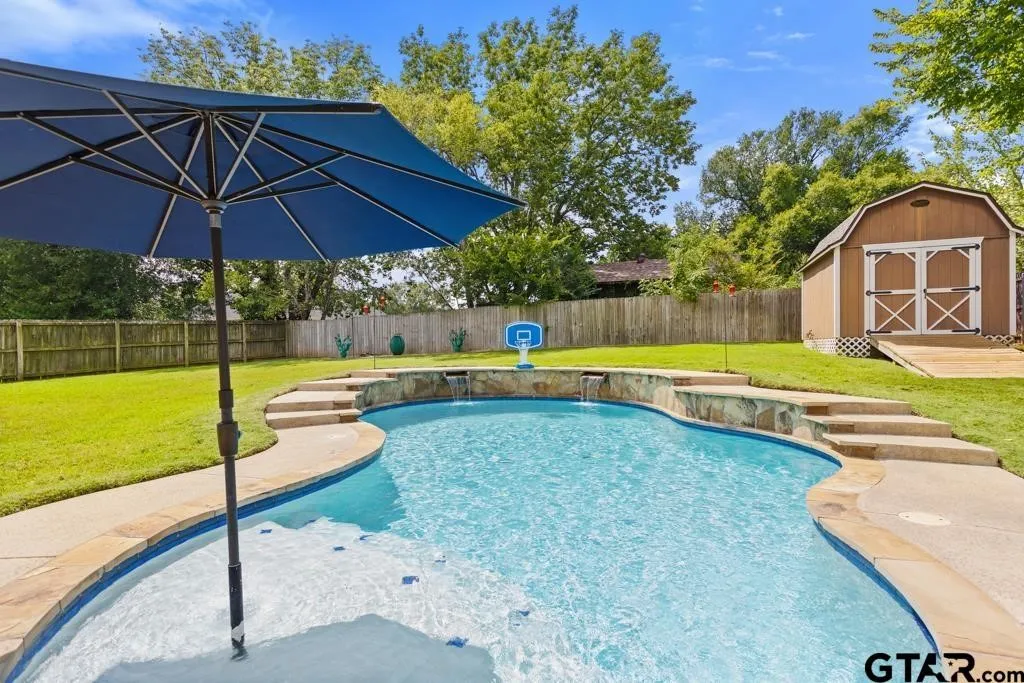 Single Family Residence For Sale in Smith County , 19551 Sandhill Lane, Flint, Texas 75762, 5 Bedroom, 3 Bathroom, 2 Garage spaces, 2,733 Sqft, built in 2013, mls#21202908, Real Estate Agent in Flint, Homes For Sale in Smith county, Homes For Sale in Flint, Realtor in Flint Texas, Real Estate Brokerage Independent Realty Texas, Luminita Cordes Realtor