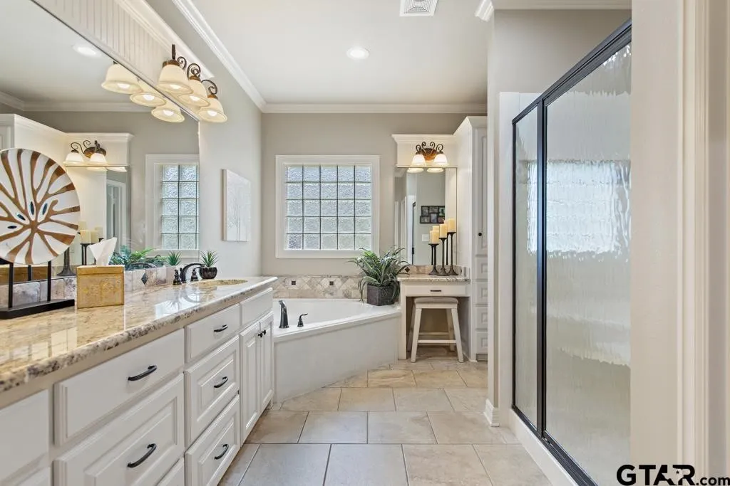 Single Family Residence For Sale in Smith County , 19551 Sandhill Lane, Flint, Texas 75762, 5 Bedroom, 3 Bathroom, 2 Garage spaces, 2,733 Sqft, built in 2013, mls#21202908, Real Estate Agent in Flint, Homes For Sale in Smith county, Homes For Sale in Flint, Realtor in Flint Texas, Real Estate Brokerage Independent Realty Texas, Luminita Cordes Realtor