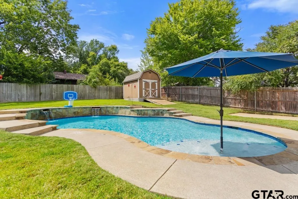 Single Family Residence For Sale in Smith County , 19551 Sandhill Lane, Flint, Texas 75762, 5 Bedroom, 3 Bathroom, 2 Garage spaces, 2,733 Sqft, built in 2013, mls#21202908, Real Estate Agent in Flint, Homes For Sale in Smith county, Homes For Sale in Flint, Realtor in Flint Texas, Real Estate Brokerage Independent Realty Texas, Luminita Cordes Realtor