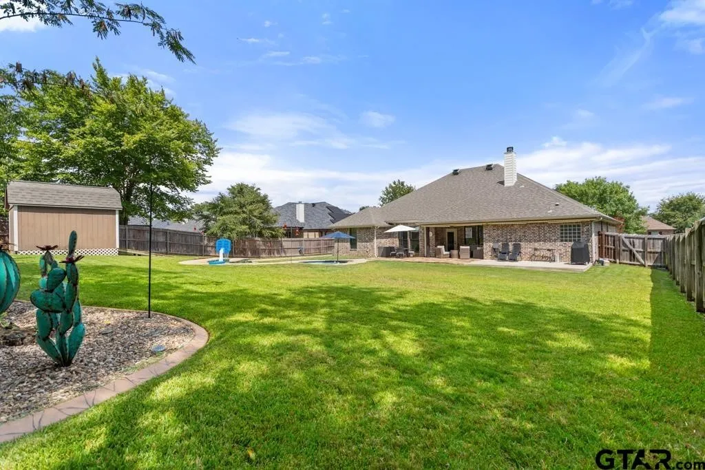 Single Family Residence For Sale in Smith County , 19551 Sandhill Lane, Flint, Texas 75762, 5 Bedroom, 3 Bathroom, 2 Garage spaces, 2,733 Sqft, built in 2013, mls#21202908, Real Estate Agent in Flint, Homes For Sale in Smith county, Homes For Sale in Flint, Realtor in Flint Texas, Real Estate Brokerage Independent Realty Texas, Luminita Cordes Realtor