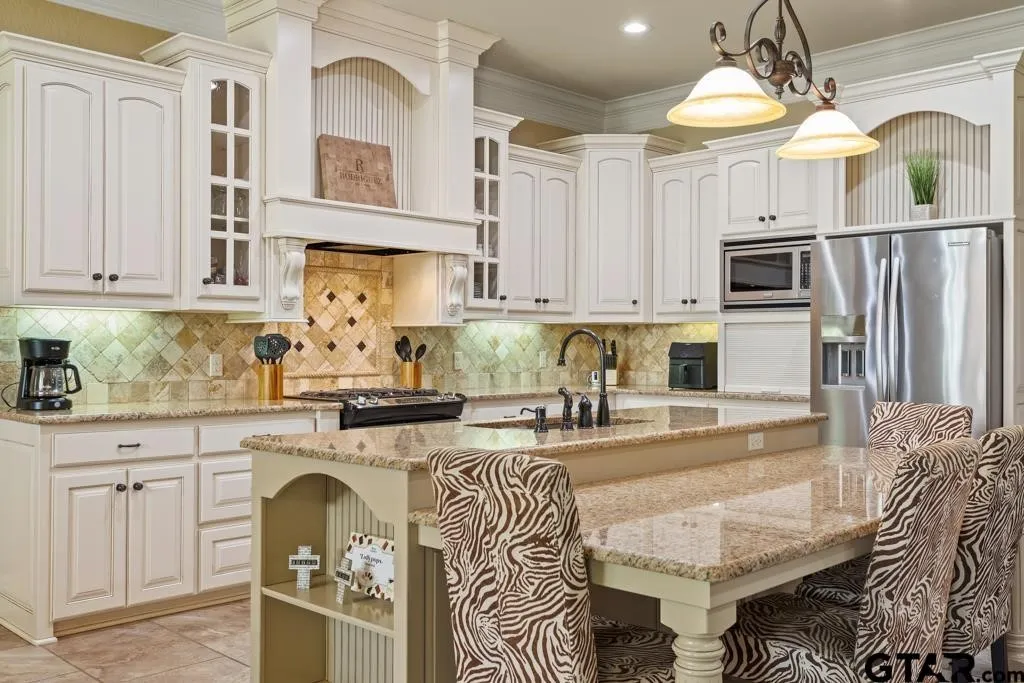 Single Family Residence For Sale in Smith County , 19551 Sandhill Lane, Flint, Texas 75762, 5 Bedroom, 3 Bathroom, 2 Garage spaces, 2,733 Sqft, built in 2013, mls#21202908, Real Estate Agent in Flint, Homes For Sale in Smith county, Homes For Sale in Flint, Realtor in Flint Texas, Real Estate Brokerage Independent Realty Texas, Luminita Cordes Realtor