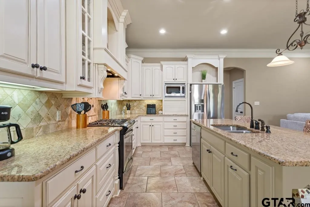 Single Family Residence For Sale in Smith County , 19551 Sandhill Lane, Flint, Texas 75762, 5 Bedroom, 3 Bathroom, 2 Garage spaces, 2,733 Sqft, built in 2013, mls#21202908, Real Estate Agent in Flint, Homes For Sale in Smith county, Homes For Sale in Flint, Realtor in Flint Texas, Real Estate Brokerage Independent Realty Texas, Luminita Cordes Realtor