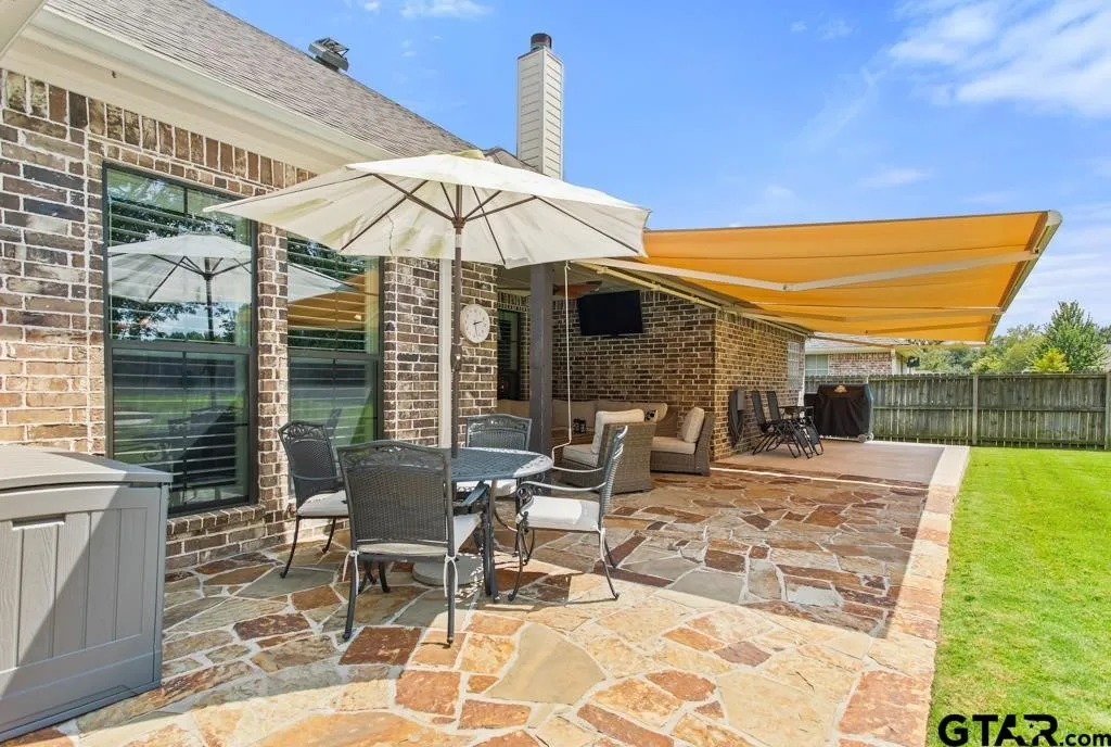 Single Family Residence For Sale in Smith County , 19551 Sandhill Lane, Flint, Texas 75762, 5 Bedroom, 3 Bathroom, 2 Garage spaces, 2,733 Sqft, built in 2013, mls#21202908, Real Estate Agent in Flint, Homes For Sale in Smith county, Homes For Sale in Flint, Realtor in Flint Texas, Real Estate Brokerage Independent Realty Texas, Luminita Cordes Realtor