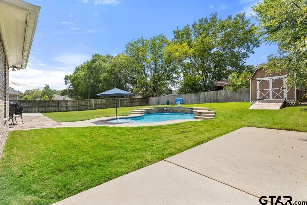 Single Family Residence For Sale in Smith County , 19551 Sandhill Lane, Flint, Texas 75762, 5 Bedroom, 3 Bathroom, 2 Garage spaces, 2,733 Sqft, built in 2013, mls#21202908, Real Estate Agent in Flint, Homes For Sale in Smith county, Homes For Sale in Flint, Realtor in Flint Texas, Real Estate Brokerage Independent Realty Texas, Luminita Cordes Realtor