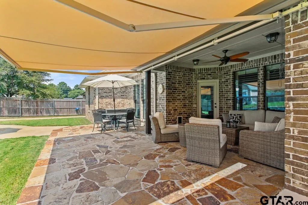 Single Family Residence For Sale in Smith County , 19551 Sandhill Lane, Flint, Texas 75762, 5 Bedroom, 3 Bathroom, 2 Garage spaces, 2,733 Sqft, built in 2013, mls#21202908, Real Estate Agent in Flint, Homes For Sale in Smith county, Homes For Sale in Flint, Realtor in Flint Texas, Real Estate Brokerage Independent Realty Texas, Luminita Cordes Realtor
