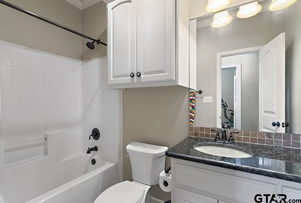 Single Family Residence For Sale in Smith County , 19551 Sandhill Lane, Flint, Texas 75762, 5 Bedroom, 3 Bathroom, 2 Garage spaces, 2,733 Sqft, built in 2013, mls#21202908, Real Estate Agent in Flint, Homes For Sale in Smith county, Homes For Sale in Flint, Realtor in Flint Texas, Real Estate Brokerage Independent Realty Texas, Luminita Cordes Realtor