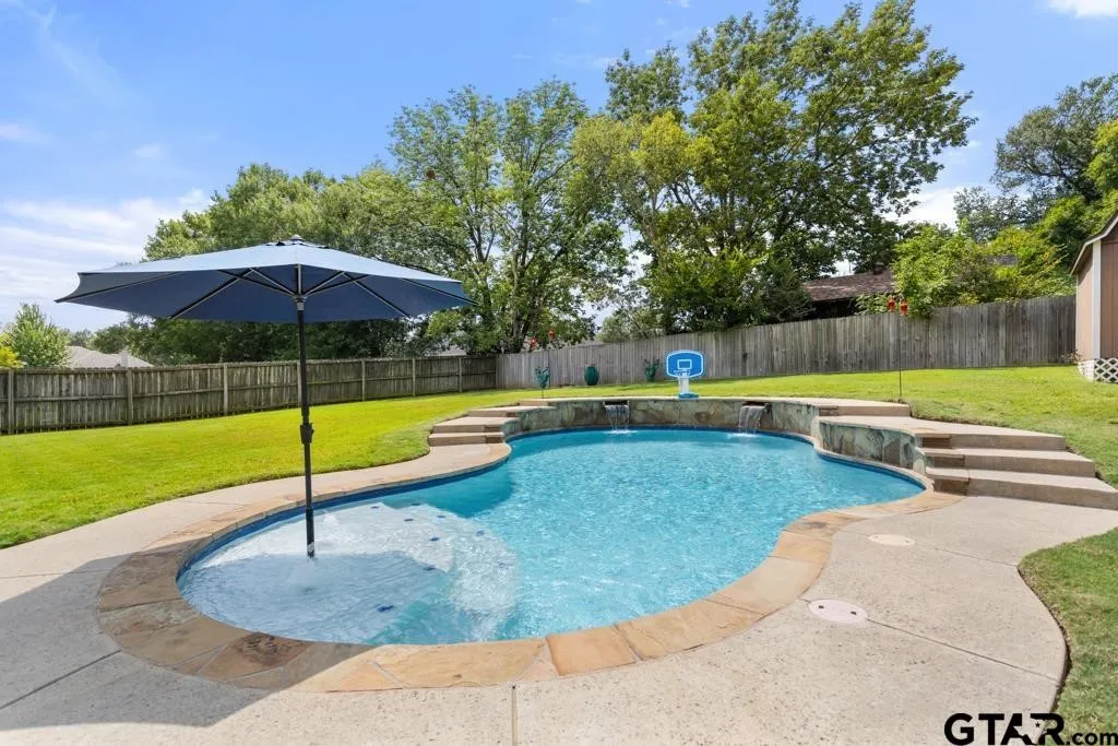 Single Family Residence For Sale in Smith County , 19551 Sandhill Lane, Flint, Texas 75762, 5 Bedroom, 3 Bathroom, 2 Garage spaces, 2,733 Sqft, built in 2013, mls#21202908, Real Estate Agent in Flint, Homes For Sale in Smith county, Homes For Sale in Flint, Realtor in Flint Texas, Real Estate Brokerage Independent Realty Texas, Luminita Cordes Realtor