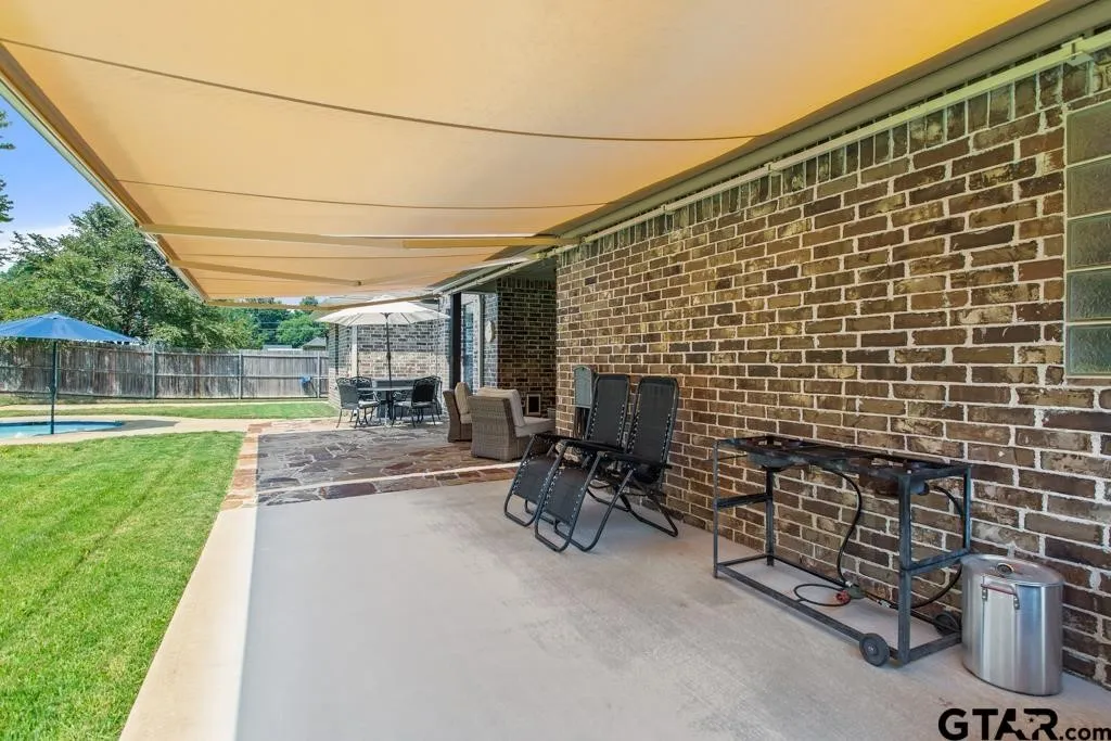Single Family Residence For Sale in Smith County , 19551 Sandhill Lane, Flint, Texas 75762, 5 Bedroom, 3 Bathroom, 2 Garage spaces, 2,733 Sqft, built in 2013, mls#21202908, Real Estate Agent in Flint, Homes For Sale in Smith county, Homes For Sale in Flint, Realtor in Flint Texas, Real Estate Brokerage Independent Realty Texas, Luminita Cordes Realtor
