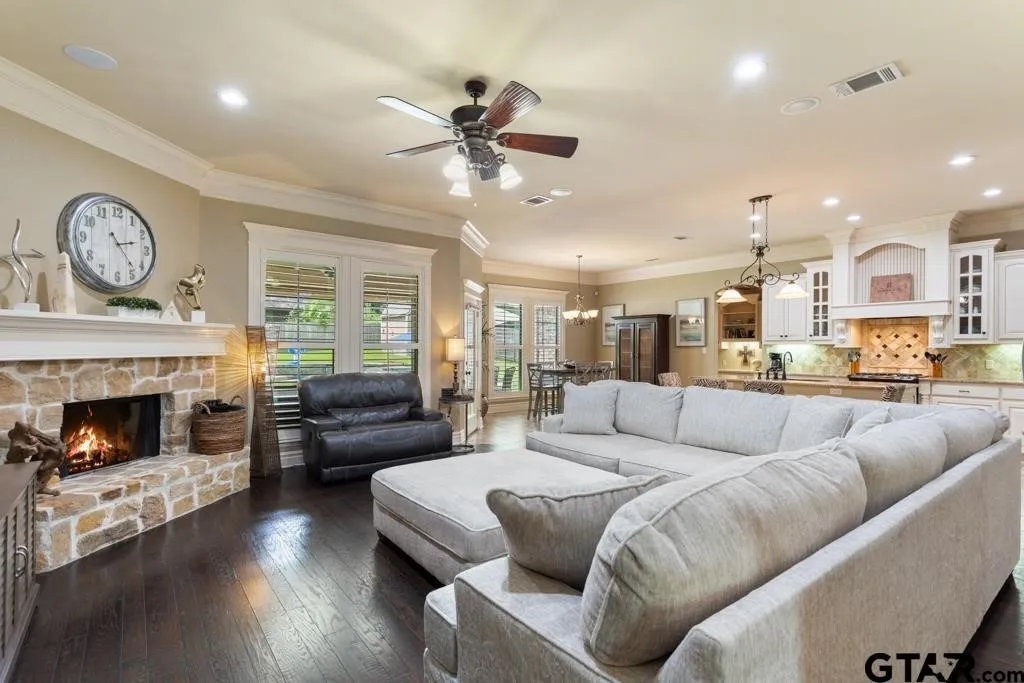Single Family Residence For Sale in Smith County , 19551 Sandhill Lane, Flint, Texas 75762, 5 Bedroom, 3 Bathroom, 2 Garage spaces, 2,733 Sqft, built in 2013, mls#21202908, Real Estate Agent in Flint, Homes For Sale in Smith county, Homes For Sale in Flint, Realtor in Flint Texas, Real Estate Brokerage Independent Realty Texas, Luminita Cordes Realtor