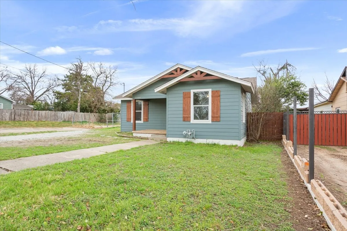 Single Family Residence For Sale in Mc Lennan County , 1400 Connally Street, Waco, Texas 76711, 2 Bedroom, 1 Bathroom, Garage spaces, 796 Sqft, built in 1949, mls#21200622, Real Estate Agent in Waco, Homes For Sale in Mc Lennan county, Homes For Sale in Waco, Realtor in Waco Texas, Real Estate Brokerage Independent Realty Texas, Luminita Cordes Realtor
