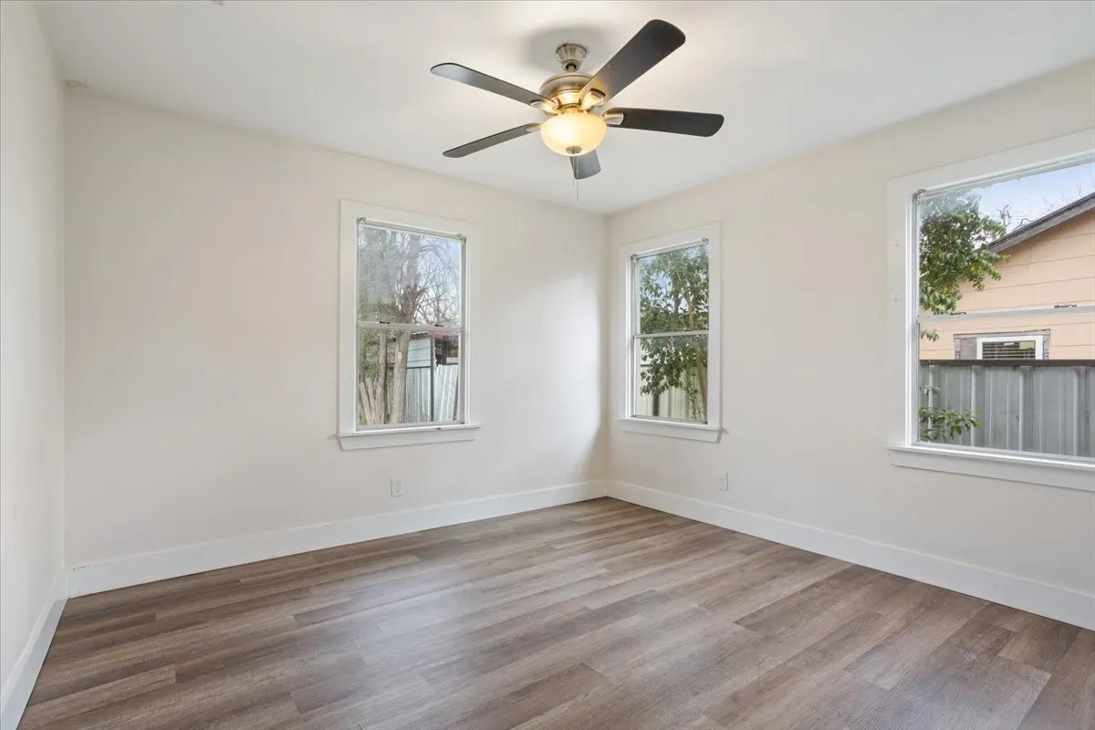 Single Family Residence For Sale in Mc Lennan County , 1400 Connally Street, Waco, Texas 76711, 2 Bedroom, 1 Bathroom, Garage spaces, 796 Sqft, built in 1949, mls#21200622, Real Estate Agent in Waco, Homes For Sale in Mc Lennan county, Homes For Sale in Waco, Realtor in Waco Texas, Real Estate Brokerage Independent Realty Texas, Luminita Cordes Realtor