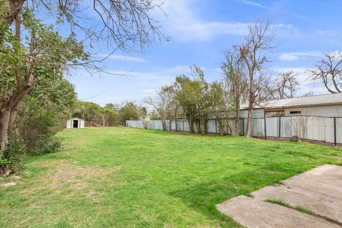 Single Family Residence For Sale in Mc Lennan County , 1400 Connally Street, Waco, Texas 76711, 2 Bedroom, 1 Bathroom, Garage spaces, 796 Sqft, built in 1949, mls#21200622, Real Estate Agent in Waco, Homes For Sale in Mc Lennan county, Homes For Sale in Waco, Realtor in Waco Texas, Real Estate Brokerage Independent Realty Texas, Luminita Cordes Realtor