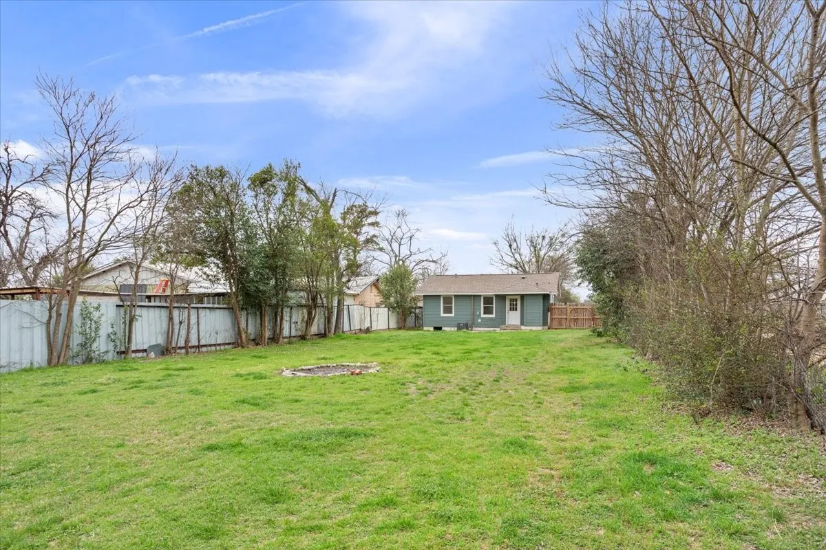 Single Family Residence For Sale in Mc Lennan County , 1400 Connally Street, Waco, Texas 76711, 2 Bedroom, 1 Bathroom, Garage spaces, 796 Sqft, built in 1949, mls#21200622, Real Estate Agent in Waco, Homes For Sale in Mc Lennan county, Homes For Sale in Waco, Realtor in Waco Texas, Real Estate Brokerage Independent Realty Texas, Luminita Cordes Realtor