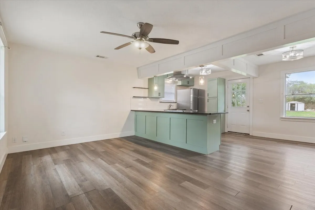Single Family Residence For Sale in Mc Lennan County , 1400 Connally Street, Waco, Texas 76711, 2 Bedroom, 1 Bathroom, Garage spaces, 796 Sqft, built in 1949, mls#21200622, Real Estate Agent in Waco, Homes For Sale in Mc Lennan county, Homes For Sale in Waco, Realtor in Waco Texas, Real Estate Brokerage Independent Realty Texas, Luminita Cordes Realtor