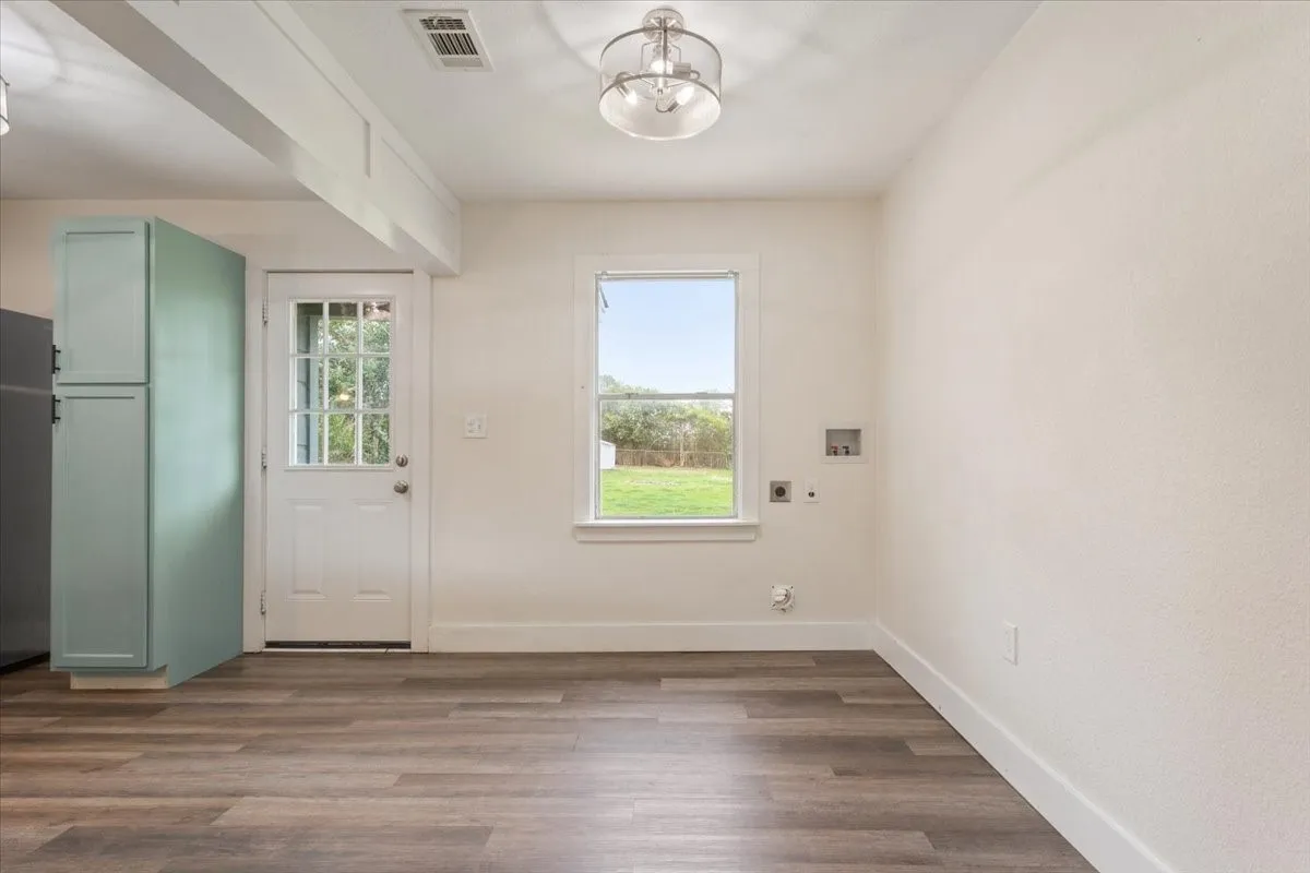 Single Family Residence For Sale in Mc Lennan County , 1400 Connally Street, Waco, Texas 76711, 2 Bedroom, 1 Bathroom, Garage spaces, 796 Sqft, built in 1949, mls#21200622, Real Estate Agent in Waco, Homes For Sale in Mc Lennan county, Homes For Sale in Waco, Realtor in Waco Texas, Real Estate Brokerage Independent Realty Texas, Luminita Cordes Realtor