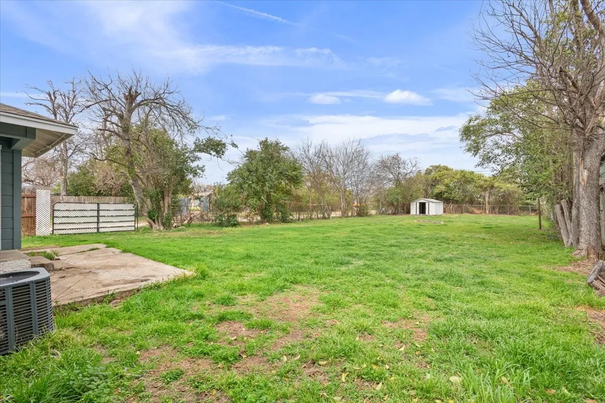 Single Family Residence For Sale in Mc Lennan County , 1400 Connally Street, Waco, Texas 76711, 2 Bedroom, 1 Bathroom, Garage spaces, 796 Sqft, built in 1949, mls#21200622, Real Estate Agent in Waco, Homes For Sale in Mc Lennan county, Homes For Sale in Waco, Realtor in Waco Texas, Real Estate Brokerage Independent Realty Texas, Luminita Cordes Realtor