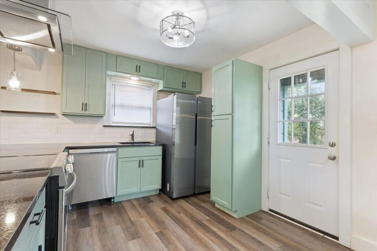 Single Family Residence For Sale in Mc Lennan County , 1400 Connally Street, Waco, Texas 76711, 2 Bedroom, 1 Bathroom, Garage spaces, 796 Sqft, built in 1949, mls#21200622, Real Estate Agent in Waco, Homes For Sale in Mc Lennan county, Homes For Sale in Waco, Realtor in Waco Texas, Real Estate Brokerage Independent Realty Texas, Luminita Cordes Realtor