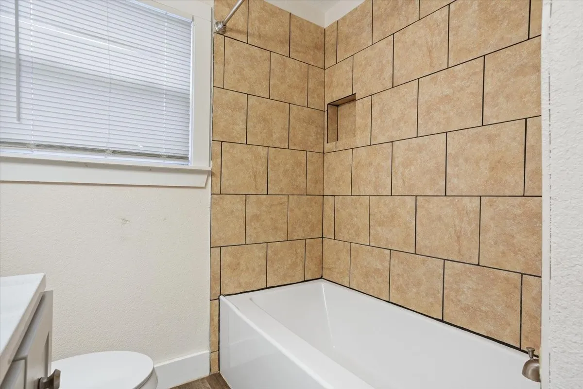 Single Family Residence For Sale in Mc Lennan County , 1400 Connally Street, Waco, Texas 76711, 2 Bedroom, 1 Bathroom, Garage spaces, 796 Sqft, built in 1949, mls#21200622, Real Estate Agent in Waco, Homes For Sale in Mc Lennan county, Homes For Sale in Waco, Realtor in Waco Texas, Real Estate Brokerage Independent Realty Texas, Luminita Cordes Realtor