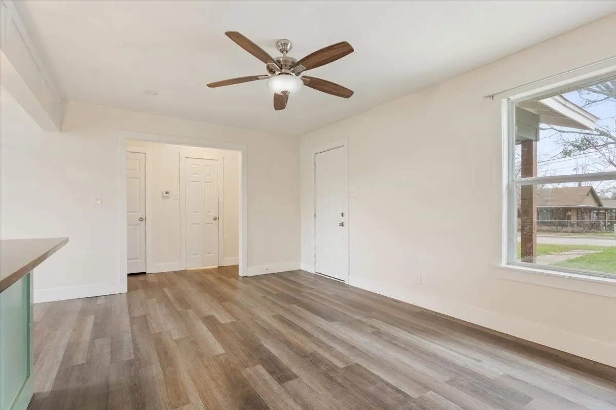 Single Family Residence For Sale in Mc Lennan County , 1400 Connally Street, Waco, Texas 76711, 2 Bedroom, 1 Bathroom, Garage spaces, 796 Sqft, built in 1949, mls#21200622, Real Estate Agent in Waco, Homes For Sale in Mc Lennan county, Homes For Sale in Waco, Realtor in Waco Texas, Real Estate Brokerage Independent Realty Texas, Luminita Cordes Realtor