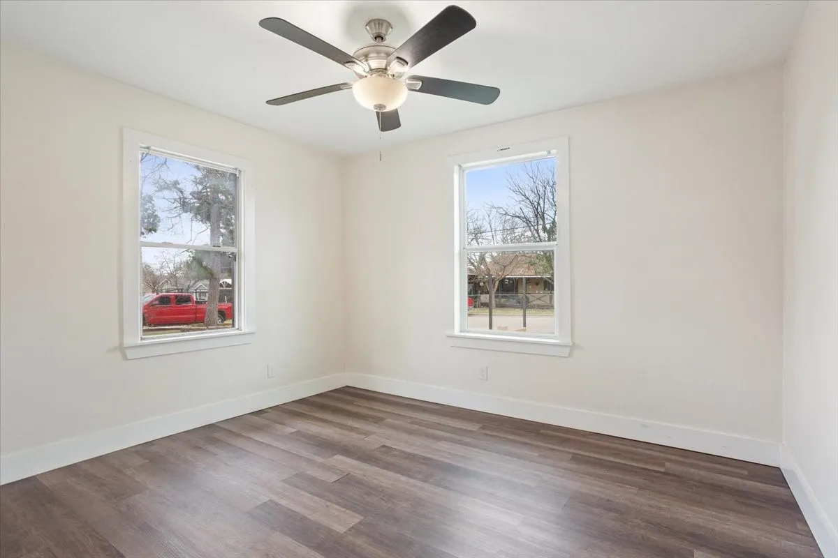 Single Family Residence For Sale in Mc Lennan County , 1400 Connally Street, Waco, Texas 76711, 2 Bedroom, 1 Bathroom, Garage spaces, 796 Sqft, built in 1949, mls#21200622, Real Estate Agent in Waco, Homes For Sale in Mc Lennan county, Homes For Sale in Waco, Realtor in Waco Texas, Real Estate Brokerage Independent Realty Texas, Luminita Cordes Realtor