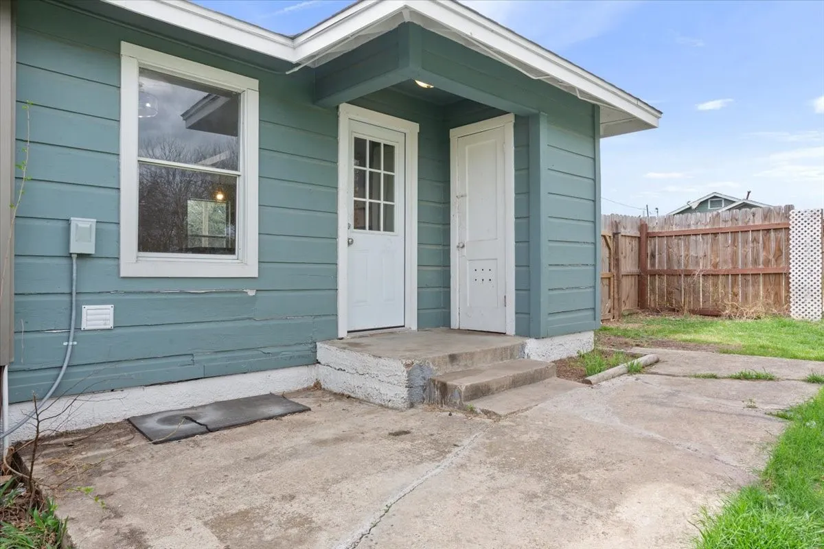 Single Family Residence For Sale in Mc Lennan County , 1400 Connally Street, Waco, Texas 76711, 2 Bedroom, 1 Bathroom, Garage spaces, 796 Sqft, built in 1949, mls#21200622, Real Estate Agent in Waco, Homes For Sale in Mc Lennan county, Homes For Sale in Waco, Realtor in Waco Texas, Real Estate Brokerage Independent Realty Texas, Luminita Cordes Realtor