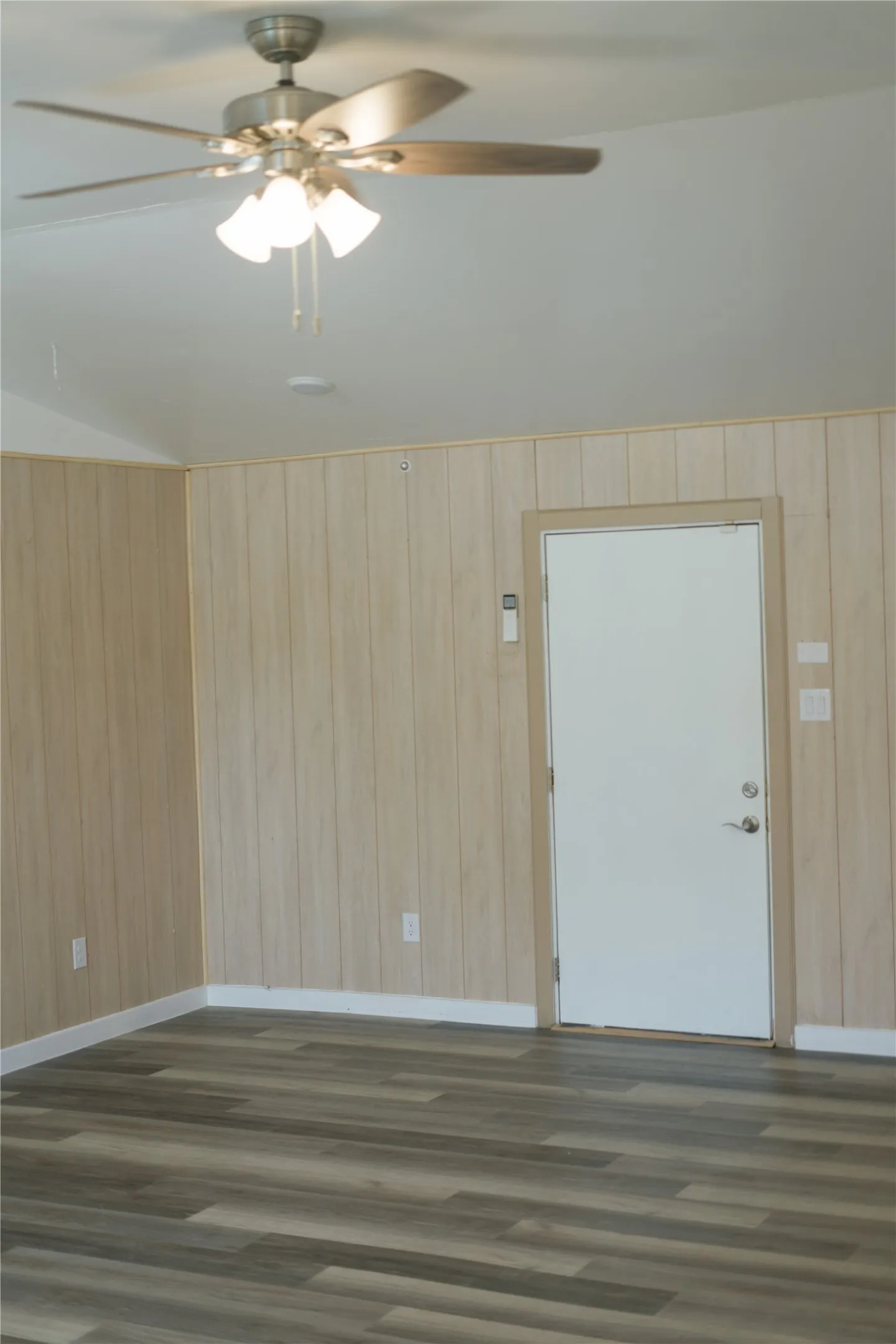 Single Family Residence For Sale in San Saba County , 403 S Live Oak Street, San Saba, Texas 76877, 1 Bedroom, 1 Bathroom, Garage spaces, 830 Sqft, built in 2011, mls#21203010, Real Estate Agent in San Saba, Homes For Sale in San Saba county, Homes For Sale in San Saba, Realtor in San Saba Texas, Real Estate Brokerage Independent Realty Texas, Luminita Cordes Realtor