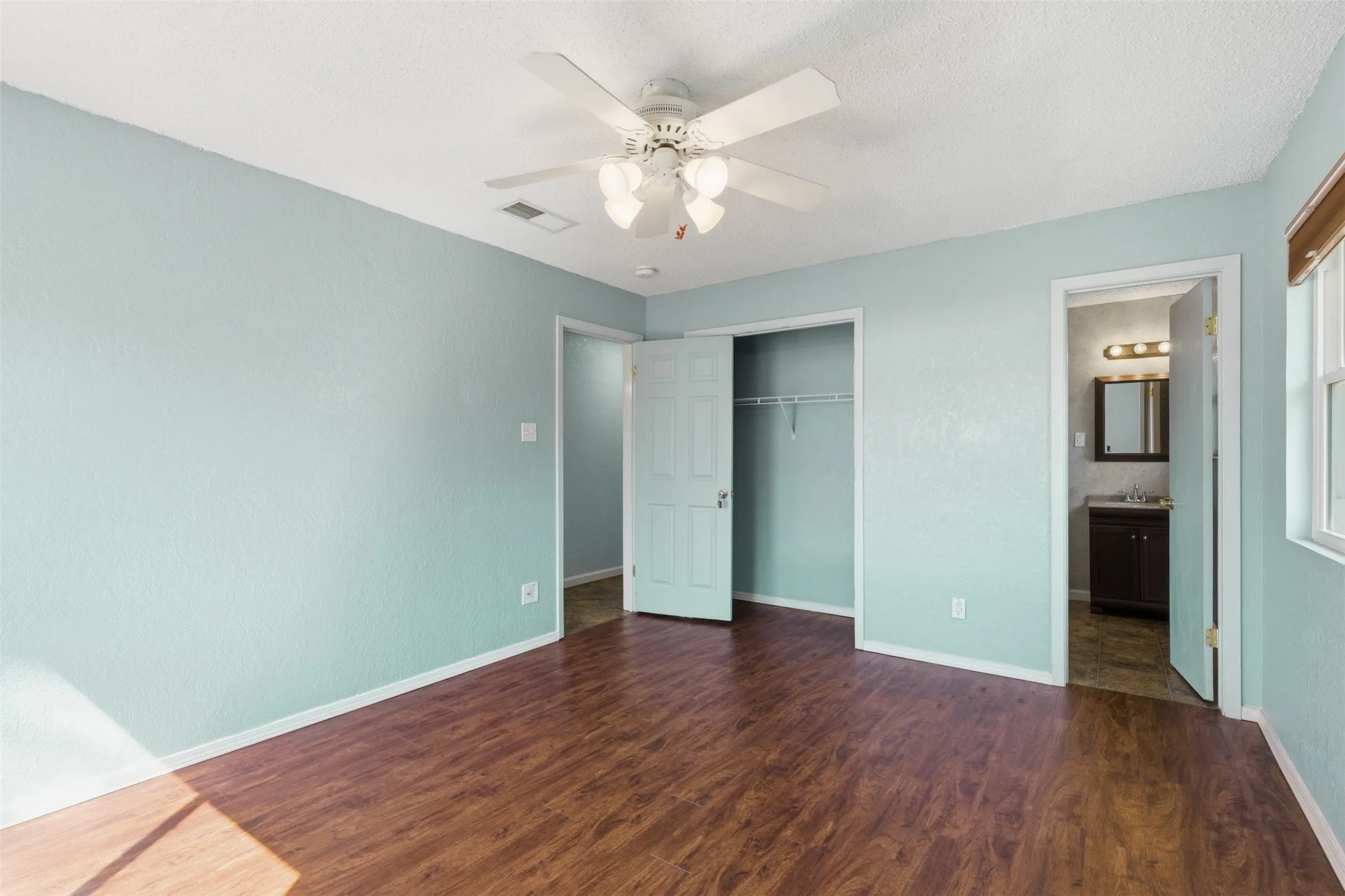 Single Family Residence For Sale in Wise County , 755 County Road 4280, Decatur, Texas 76234, 5 Bedrooms, 3 Bathrooms, Garage spaces, 2,784 Sqft, built in 1978, Preowned, Price $525,000, mls#21202929, Real Estate Agent in Decatur, Homes For Sale in Wise county, Homes For Sale in Decatur, Realtor in Decatur Texas, Real Estate Brokerage Independent Realty Texas, Luminita Cordes Realtor