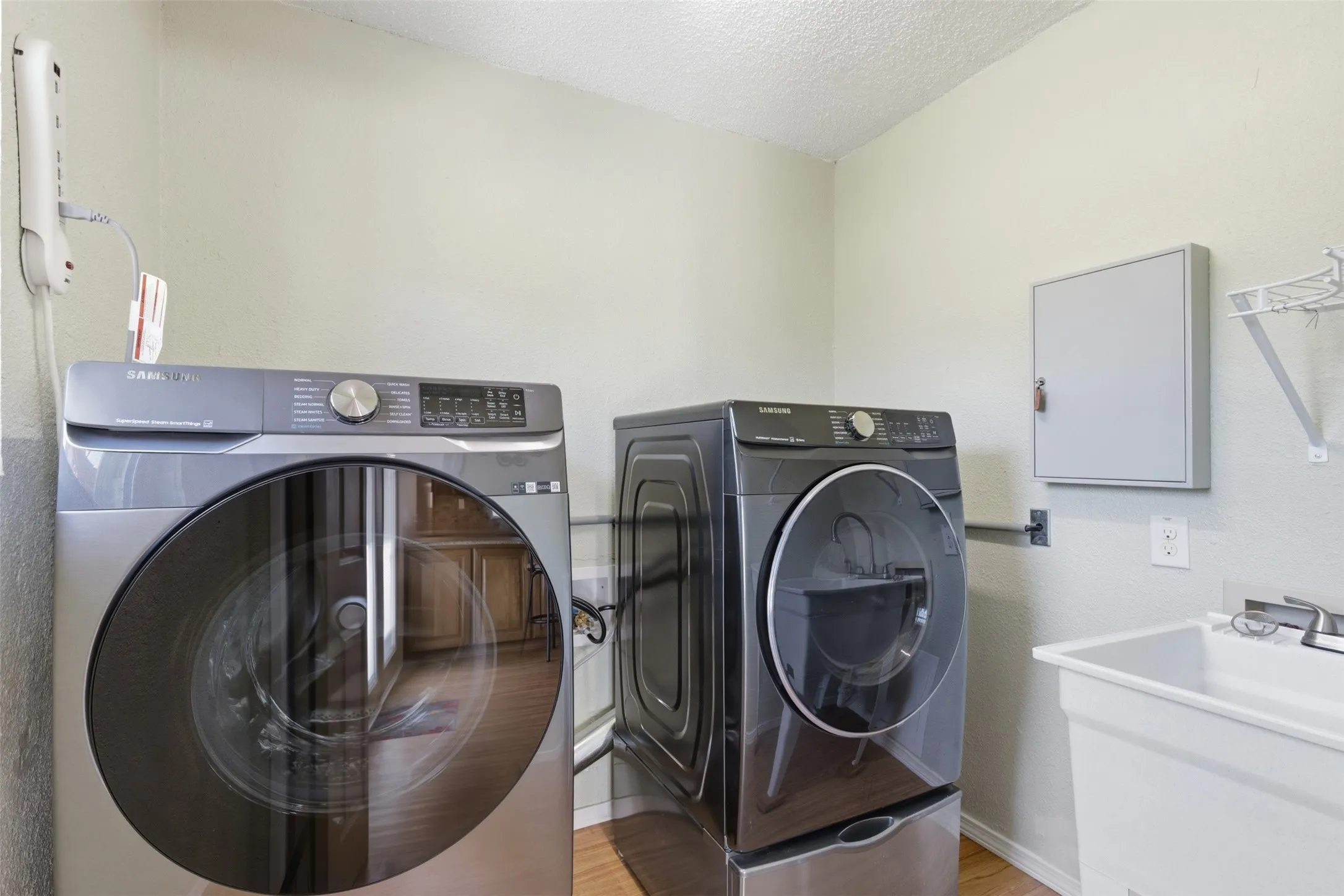 Single Family Residence For Sale in Wise County , 755 County Road 4280, Decatur, Texas 76234, 5 Bedrooms, 3 Bathrooms, Garage spaces, 2,784 Sqft, built in 1978, Preowned, Price $525,000, mls#21202929, Real Estate Agent in Decatur, Homes For Sale in Wise county, Homes For Sale in Decatur, Realtor in Decatur Texas, Real Estate Brokerage Independent Realty Texas, Luminita Cordes Realtor