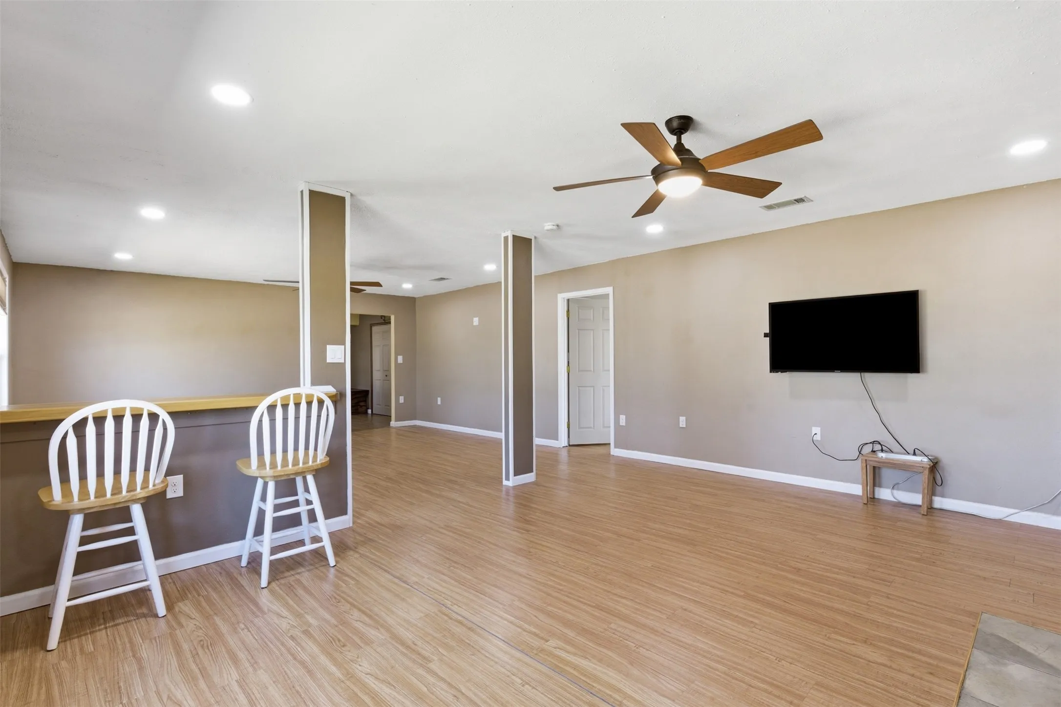 Single Family Residence For Sale in Wise County , 755 County Road 4280, Decatur, Texas 76234, 5 Bedrooms, 3 Bathrooms, Garage spaces, 2,784 Sqft, built in 1978, Preowned, Price $525,000, mls#21202929, Real Estate Agent in Decatur, Homes For Sale in Wise county, Homes For Sale in Decatur, Realtor in Decatur Texas, Real Estate Brokerage Independent Realty Texas, Luminita Cordes Realtor