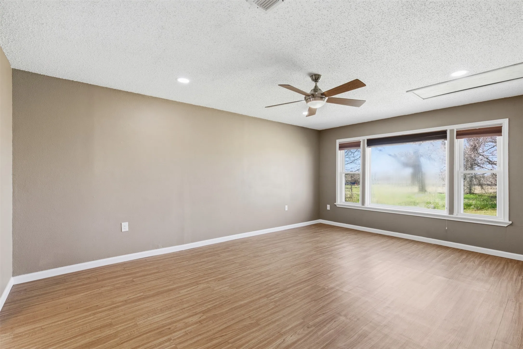 Single Family Residence For Sale in Wise County , 755 County Road 4280, Decatur, Texas 76234, 5 Bedrooms, 3 Bathrooms, Garage spaces, 2,784 Sqft, built in 1978, Preowned, Price $525,000, mls#21202929, Real Estate Agent in Decatur, Homes For Sale in Wise county, Homes For Sale in Decatur, Realtor in Decatur Texas, Real Estate Brokerage Independent Realty Texas, Luminita Cordes Realtor