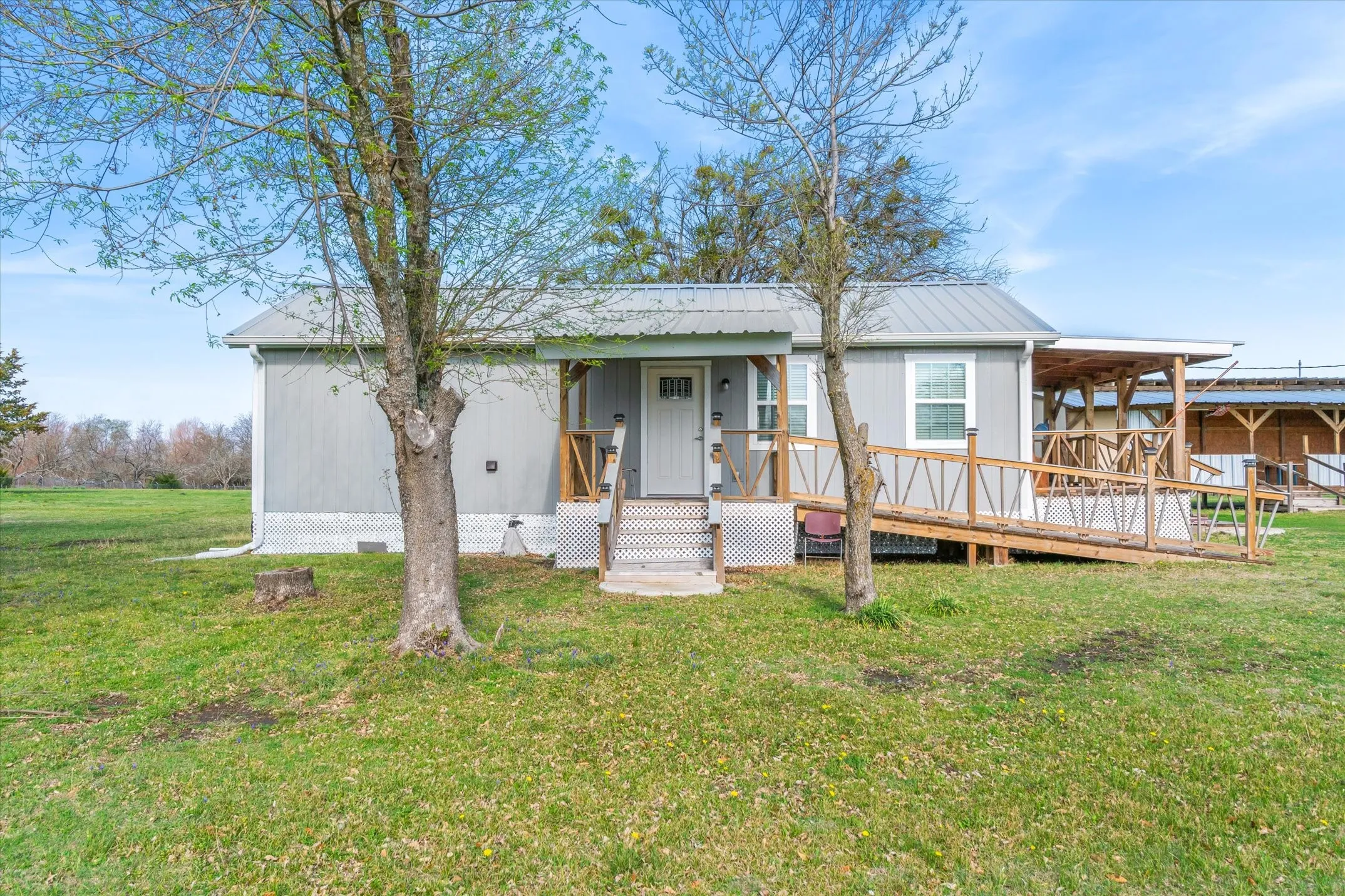 Single Family Residence For Sale in Kaufman County , 7040 County Road 131b, Terrell, Texas 75161, 1 Bedroom, 1 Bathroom, Garage spaces, 800 Sqft, built in 2023, mls#21203139, Real Estate Agent in Terrell, Homes For Sale in Kaufman county, Homes For Sale in Terrell, Realtor in Terrell Texas, Real Estate Brokerage Independent Realty Texas, Luminita Cordes Realtor