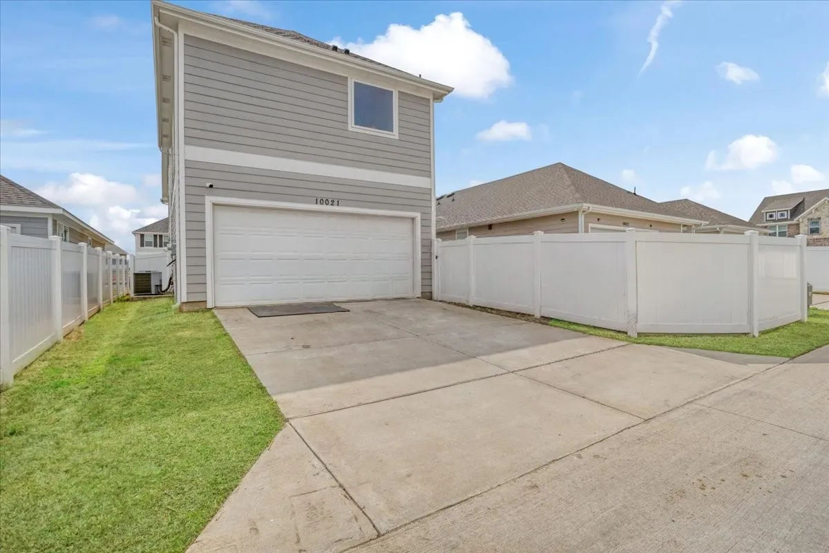 Single Family Residence For Sale in Denton County , 10021 Adams Lane, Providence Village, Texas 76227, 4 Bedroom, 3 Bathroom, 2 Garage spaces, 3,108 Sqft, built in 2020, Preowned, mls#21200550, Real Estate Agent in Providence Village, Homes For Sale in Denton county, Homes For Sale in Providence Village, Realtor in Providence Village Texas, Real Estate Brokerage Independent Realty Texas, Luminita Cordes Realtor