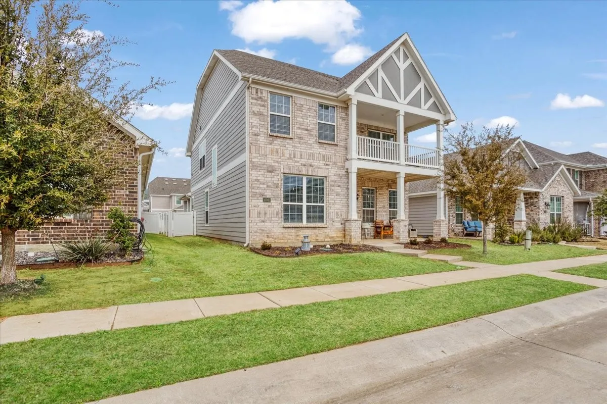 Single Family Residence For Sale in Denton County , 10021 Adams Lane, Providence Village, Texas 76227, 4 Bedroom, 3 Bathroom, 2 Garage spaces, 3,108 Sqft, built in 2020, Preowned, mls#21200550, Real Estate Agent in Providence Village, Homes For Sale in Denton county, Homes For Sale in Providence Village, Realtor in Providence Village Texas, Real Estate Brokerage Independent Realty Texas, Luminita Cordes Realtor