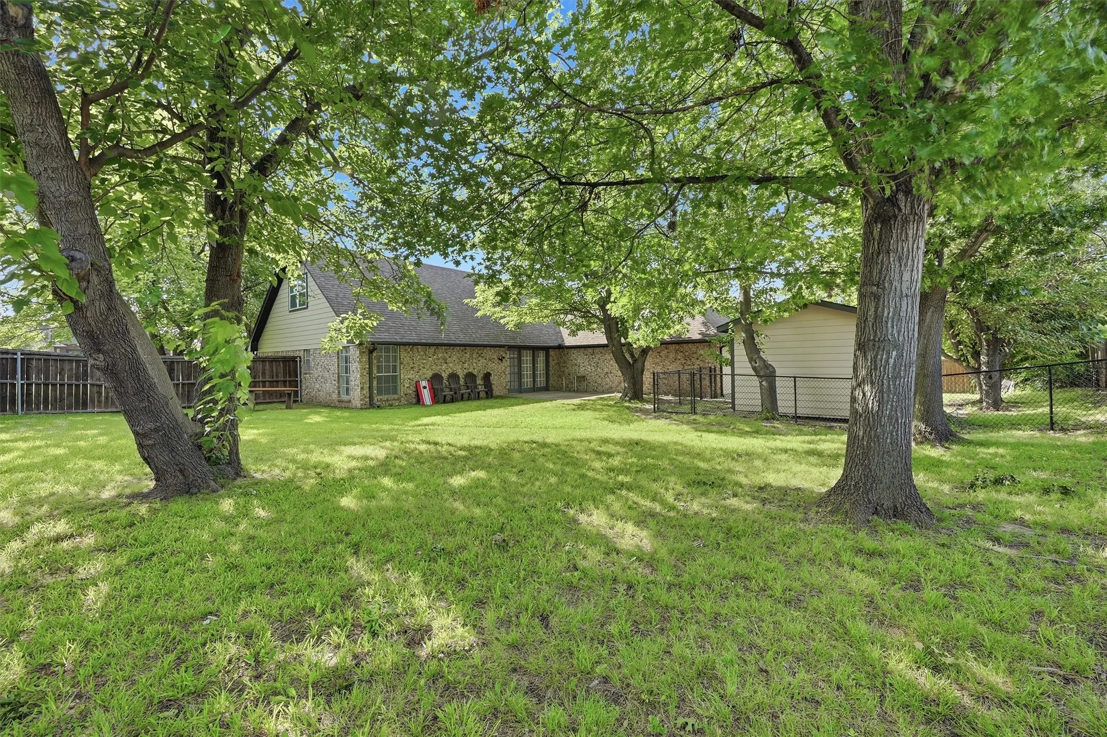 Single Family Residence For Sale in Grayson County , 720 Blanton Drive, Sherman, Texas 75092, 4 Bedroom, 2 Bathroom, 2 Garage spaces, 2,666 Sqft, built in 1980, Preowned, Price $379,000, mls#21196619, Real Estate Agent in Sherman, Homes For Sale in Grayson county, Homes For Sale in Sherman, Realtor in Sherman Texas, Real Estate Brokerage Independent Realty Texas, Luminita Cordes Realtor