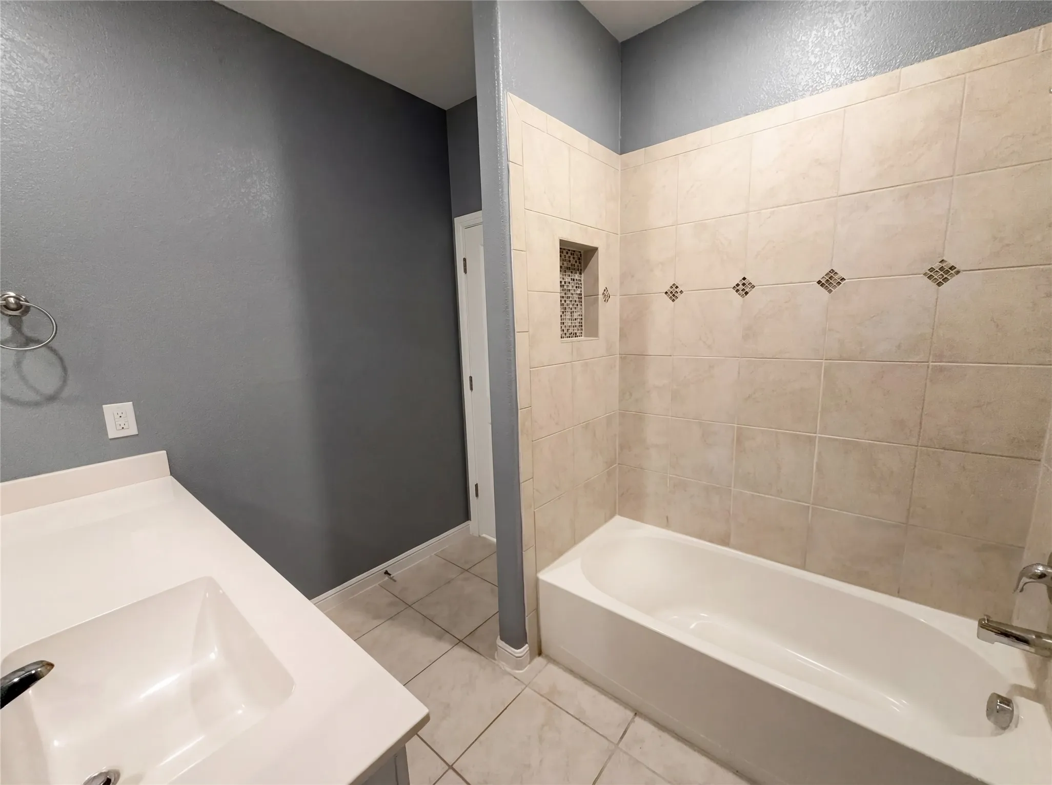 Single Family Residence For Sale in Ellis County , 2520 Allview Lane, Glenn Heights, Texas 75154, 3 Bedrooms, 2 Bathrooms, 2 Garage spaces, 1,784 Sqft, built in 2020, Preowned, Price $315,000, mls#21203202, Real Estate Agent in Glenn Heights, Homes For Sale in Ellis county, Homes For Sale in Glenn Heights, Realtor in Glenn Heights Texas, Real Estate Brokerage Independent Realty Texas, Luminita Cordes Realtor