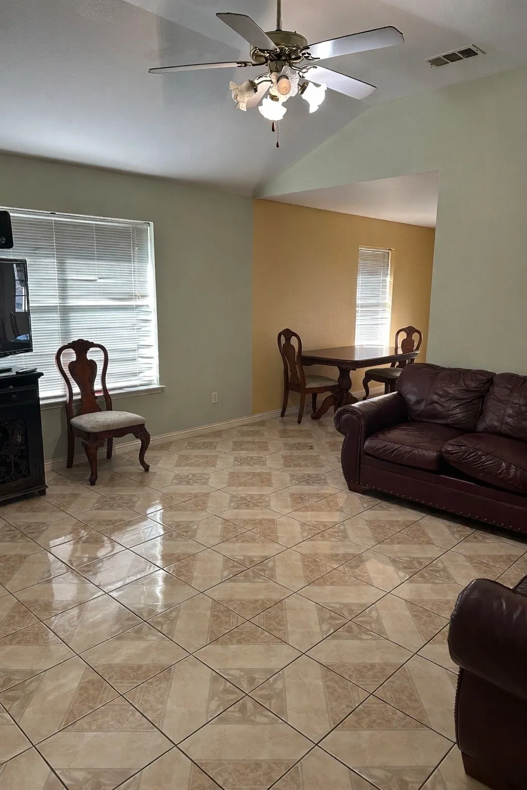 Single Family Residence For Sale in Dallas County , 3819 Kiest Valley Court, Dallas, Texas 75233, 3 Bedroom, 2 Bathroom, 1 Garage spaces, 1,273 Sqft, built in 2005, mls#21202702, Real Estate Agent in Dallas, Homes For Sale in Dallas county, Homes For Sale in Dallas, Realtor in Dallas Texas, Real Estate Brokerage Independent Realty Texas, Luminita Cordes Realtor
