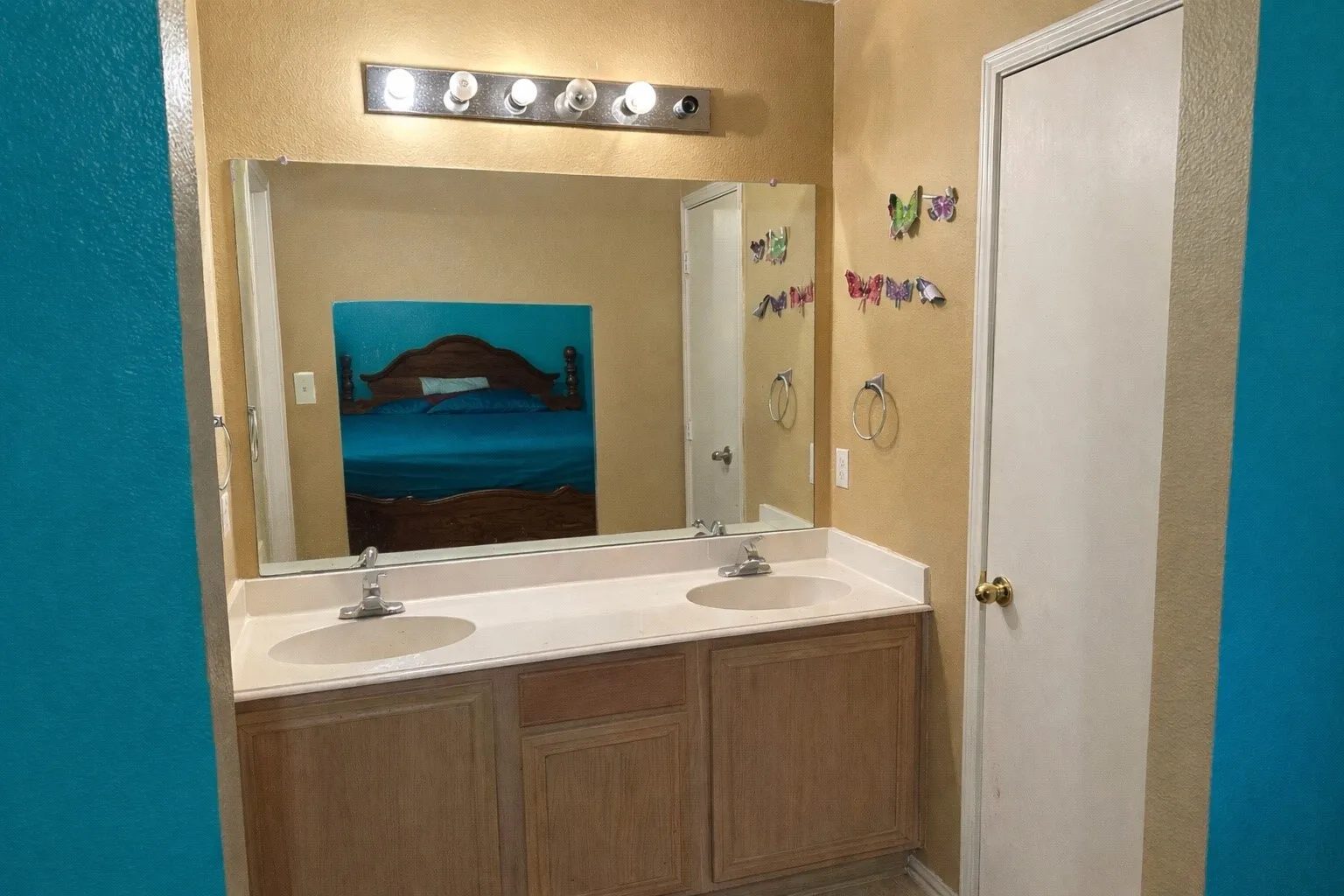 Single Family Residence For Sale in Dallas County , 3819 Kiest Valley Court, Dallas, Texas 75233, 3 Bedroom, 2 Bathroom, 1 Garage spaces, 1,273 Sqft, built in 2005, mls#21202702, Real Estate Agent in Dallas, Homes For Sale in Dallas county, Homes For Sale in Dallas, Realtor in Dallas Texas, Real Estate Brokerage Independent Realty Texas, Luminita Cordes Realtor