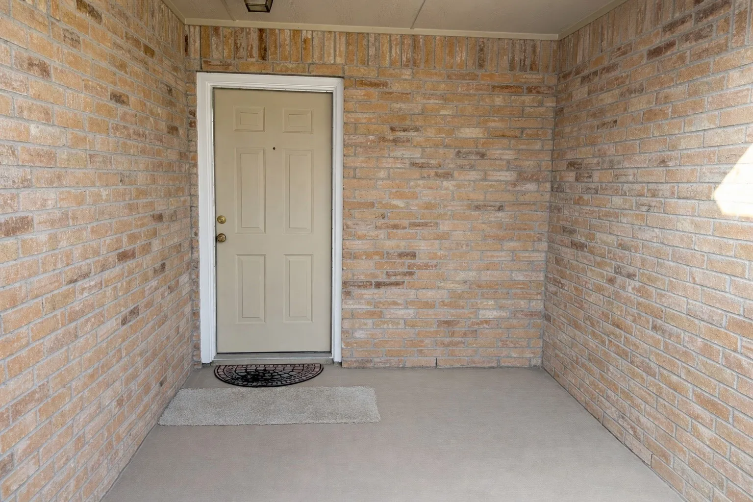 Single Family Residence For Sale in Dallas County , 3819 Kiest Valley Court, Dallas, Texas 75233, 3 Bedroom, 2 Bathroom, 1 Garage spaces, 1,273 Sqft, built in 2005, mls#21202702, Real Estate Agent in Dallas, Homes For Sale in Dallas county, Homes For Sale in Dallas, Realtor in Dallas Texas, Real Estate Brokerage Independent Realty Texas, Luminita Cordes Realtor