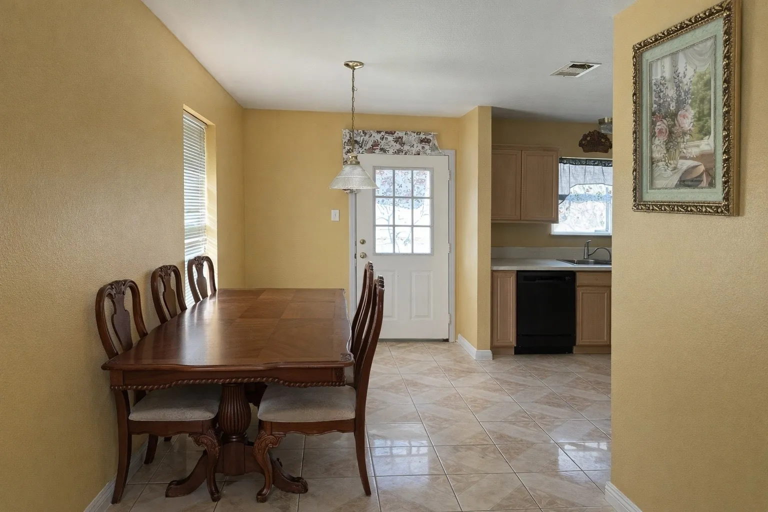 Single Family Residence For Sale in Dallas County , 3819 Kiest Valley Court, Dallas, Texas 75233, 3 Bedroom, 2 Bathroom, 1 Garage spaces, 1,273 Sqft, built in 2005, mls#21202702, Real Estate Agent in Dallas, Homes For Sale in Dallas county, Homes For Sale in Dallas, Realtor in Dallas Texas, Real Estate Brokerage Independent Realty Texas, Luminita Cordes Realtor