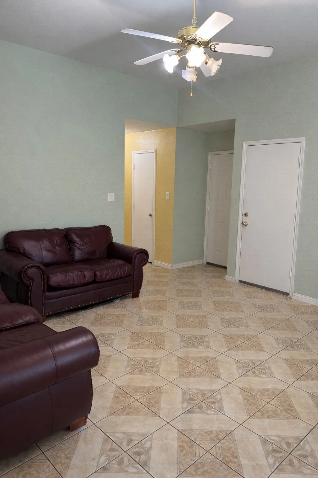 Single Family Residence For Sale in Dallas County , 3819 Kiest Valley Court, Dallas, Texas 75233, 3 Bedroom, 2 Bathroom, 1 Garage spaces, 1,273 Sqft, built in 2005, mls#21202702, Real Estate Agent in Dallas, Homes For Sale in Dallas county, Homes For Sale in Dallas, Realtor in Dallas Texas, Real Estate Brokerage Independent Realty Texas, Luminita Cordes Realtor