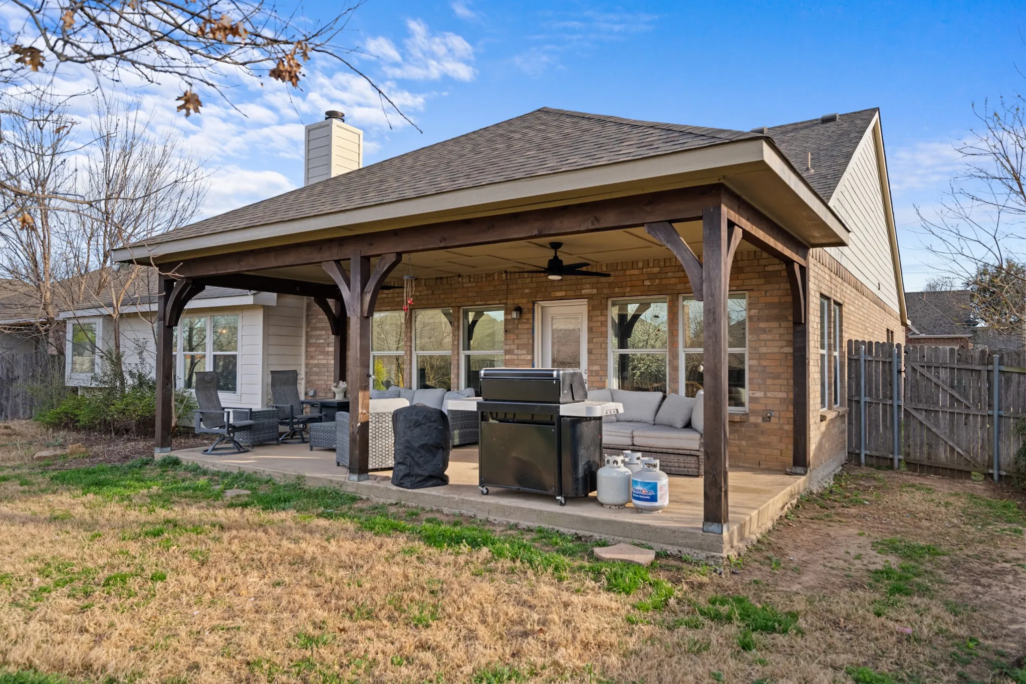 Single Family Residence For Sale in Denton County , 2721 Clubhouse Drive, Denton, Texas 76210, 4 Bedroom, 2 Bathroom, 2 Garage spaces, 2,330 Sqft, built in 2004, Preowned, mls#21199293, Real Estate Agent in Denton, Homes For Sale in Denton county, Homes For Sale in Denton, Realtor in Denton Texas, Real Estate Brokerage Independent Realty Texas, Luminita Cordes Realtor