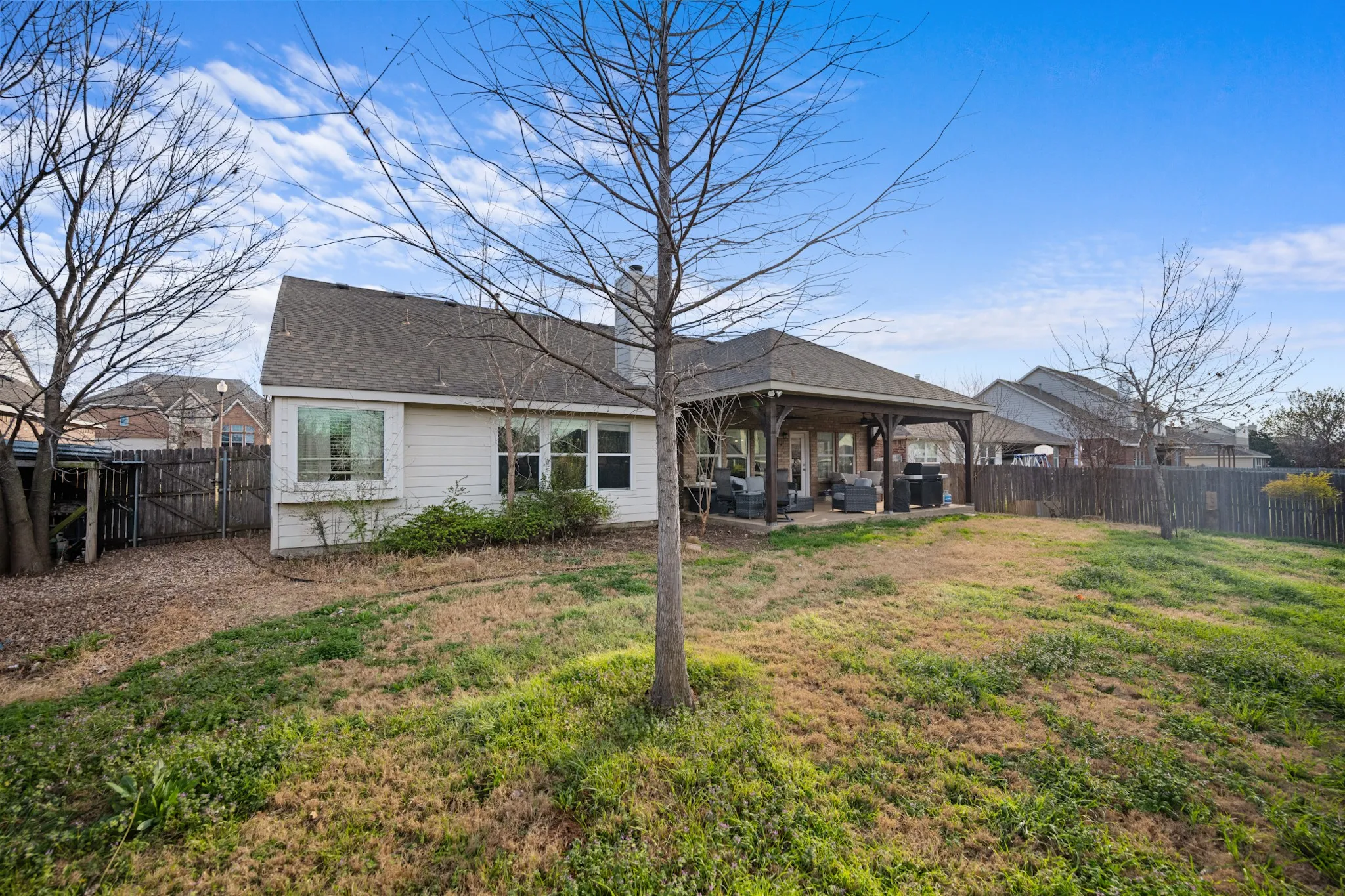 Single Family Residence For Sale in Denton County , 2721 Clubhouse Drive, Denton, Texas 76210, 4 Bedroom, 2 Bathroom, 2 Garage spaces, 2,330 Sqft, built in 2004, Preowned, mls#21199293, Real Estate Agent in Denton, Homes For Sale in Denton county, Homes For Sale in Denton, Realtor in Denton Texas, Real Estate Brokerage Independent Realty Texas, Luminita Cordes Realtor