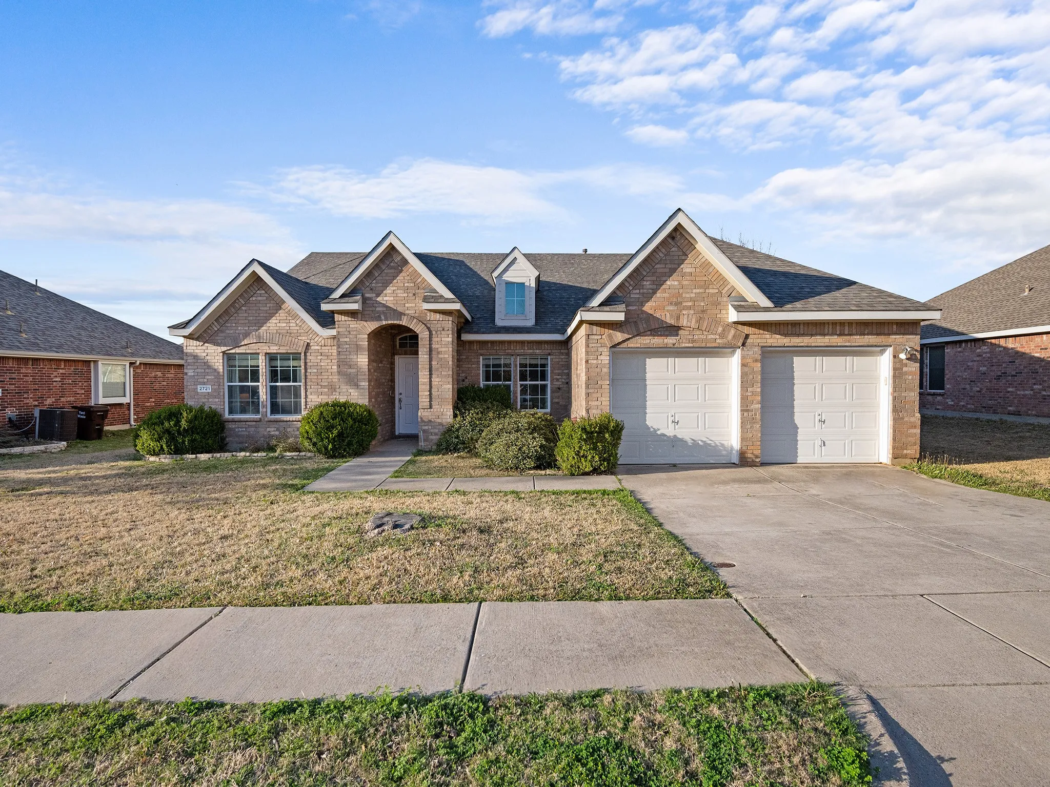 Single Family Residence For Sale in Denton County , 2721 Clubhouse Drive, Denton, Texas 76210, 4 Bedroom, 2 Bathroom, 2 Garage spaces, 2,330 Sqft, built in 2004, Preowned, mls#21199293, Real Estate Agent in Denton, Homes For Sale in Denton county, Homes For Sale in Denton, Realtor in Denton Texas, Real Estate Brokerage Independent Realty Texas, Luminita Cordes Realtor