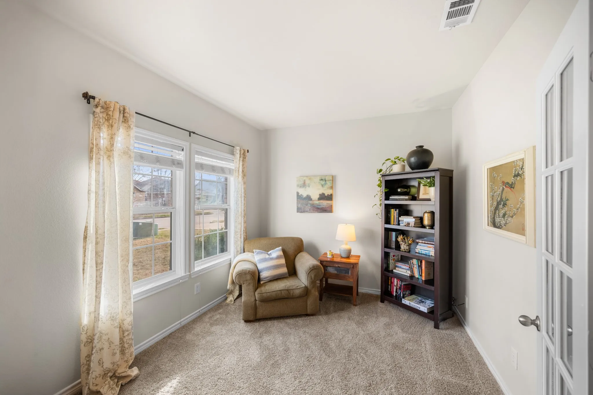 Single Family Residence For Sale in Denton County , 2721 Clubhouse Drive, Denton, Texas 76210, 4 Bedroom, 2 Bathroom, 2 Garage spaces, 2,330 Sqft, built in 2004, Preowned, mls#21199293, Real Estate Agent in Denton, Homes For Sale in Denton county, Homes For Sale in Denton, Realtor in Denton Texas, Real Estate Brokerage Independent Realty Texas, Luminita Cordes Realtor