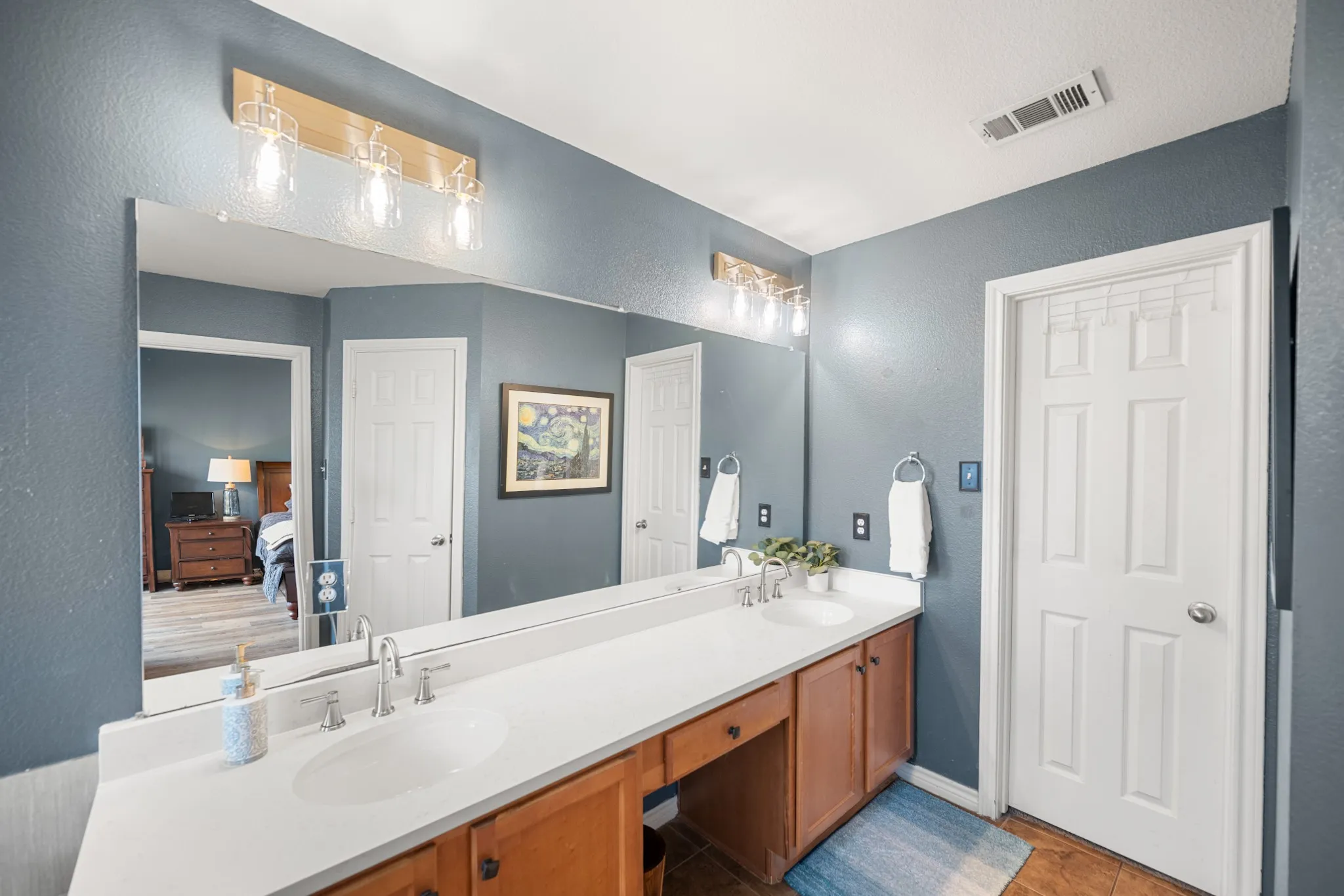 Single Family Residence For Sale in Denton County , 2721 Clubhouse Drive, Denton, Texas 76210, 4 Bedroom, 2 Bathroom, 2 Garage spaces, 2,330 Sqft, built in 2004, Preowned, mls#21199293, Real Estate Agent in Denton, Homes For Sale in Denton county, Homes For Sale in Denton, Realtor in Denton Texas, Real Estate Brokerage Independent Realty Texas, Luminita Cordes Realtor