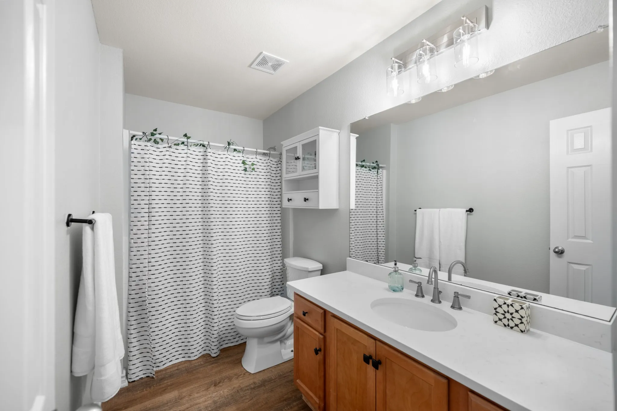 Single Family Residence For Sale in Denton County , 2721 Clubhouse Drive, Denton, Texas 76210, 4 Bedroom, 2 Bathroom, 2 Garage spaces, 2,330 Sqft, built in 2004, Preowned, mls#21199293, Real Estate Agent in Denton, Homes For Sale in Denton county, Homes For Sale in Denton, Realtor in Denton Texas, Real Estate Brokerage Independent Realty Texas, Luminita Cordes Realtor
