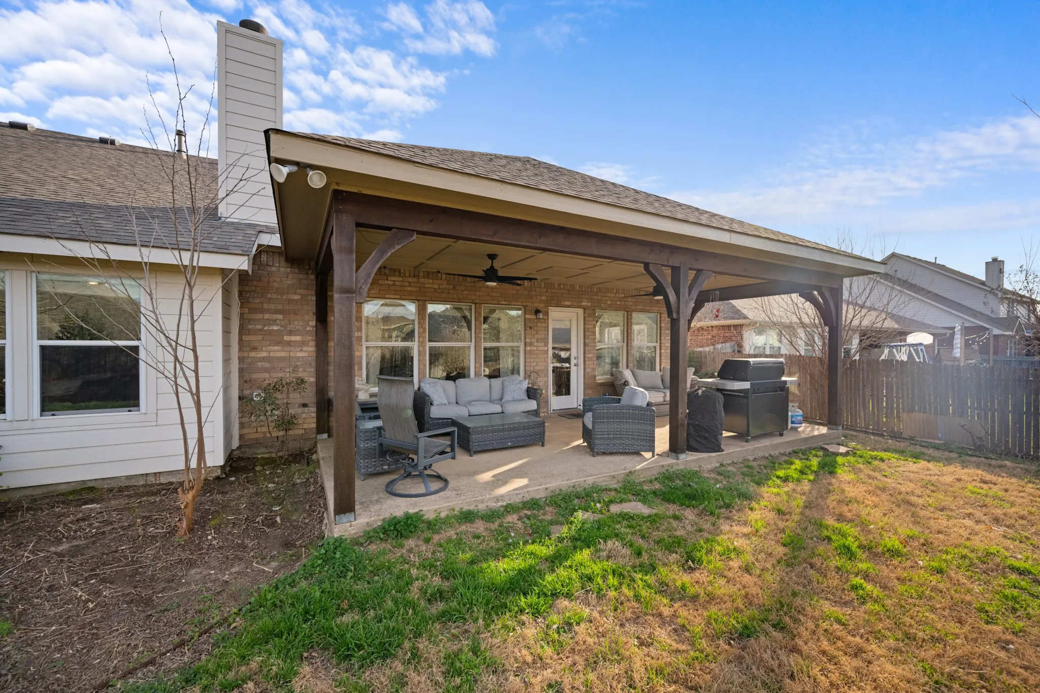 Single Family Residence For Sale in Denton County , 2721 Clubhouse Drive, Denton, Texas 76210, 4 Bedroom, 2 Bathroom, 2 Garage spaces, 2,330 Sqft, built in 2004, Preowned, mls#21199293, Real Estate Agent in Denton, Homes For Sale in Denton county, Homes For Sale in Denton, Realtor in Denton Texas, Real Estate Brokerage Independent Realty Texas, Luminita Cordes Realtor