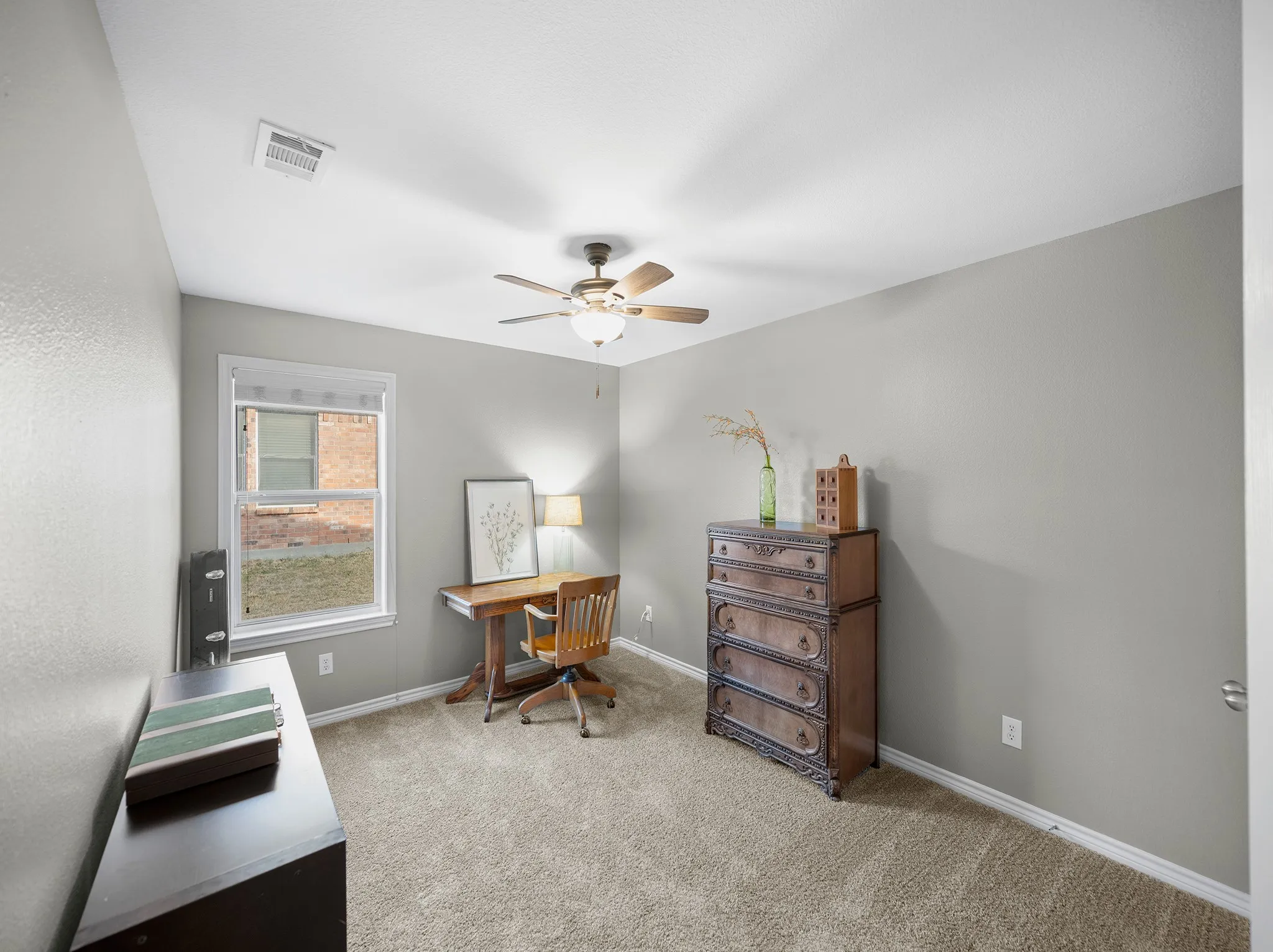 Single Family Residence For Sale in Denton County , 2721 Clubhouse Drive, Denton, Texas 76210, 4 Bedroom, 2 Bathroom, 2 Garage spaces, 2,330 Sqft, built in 2004, Preowned, mls#21199293, Real Estate Agent in Denton, Homes For Sale in Denton county, Homes For Sale in Denton, Realtor in Denton Texas, Real Estate Brokerage Independent Realty Texas, Luminita Cordes Realtor